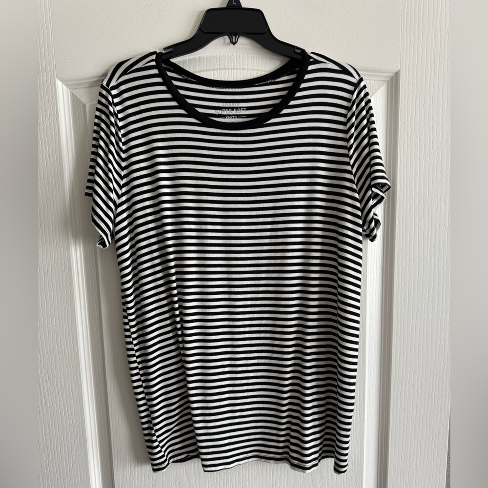 Torrid Black and White Striped Super Soft Knit Tee size 1